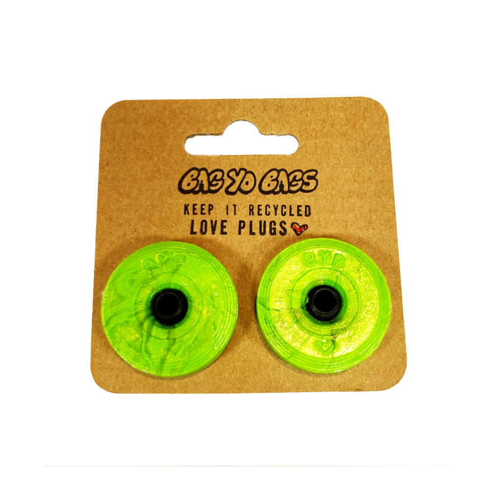 Bag Yo Bags Bar Ends Green Add some eco-friendly flair to your ride with Bag Yo Bags Bar Ends! Made from recycled bags in Québec, these bar ends are not only strong, but also a statement piece for the environmentally conscious rider. Upgrade your mount with a touch of sustainability today!