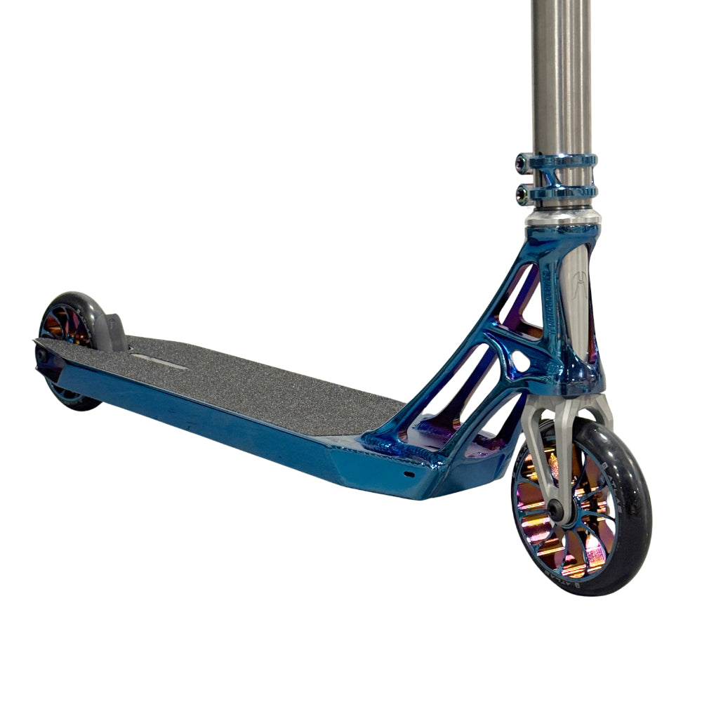 El Legerto Chrome Blue Custom Scooter Close Up