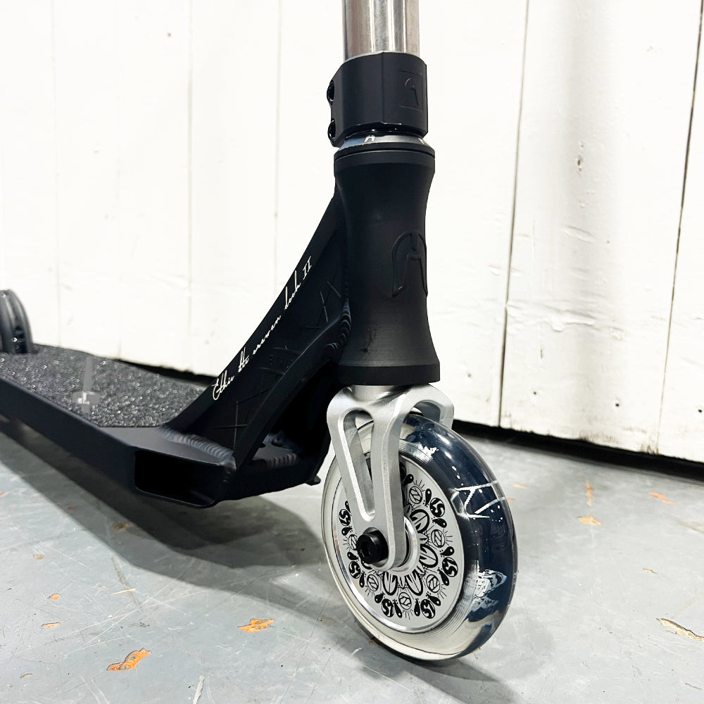 The Eratitan with Titanium Bar Custom Scooter Close Up