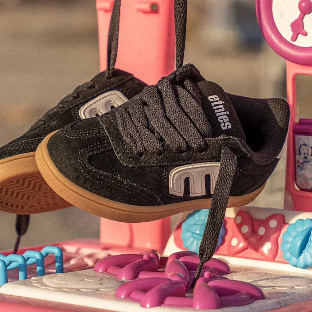 Etnies Kids Locut Shoes Black / Gum / White Suspended Close Up
