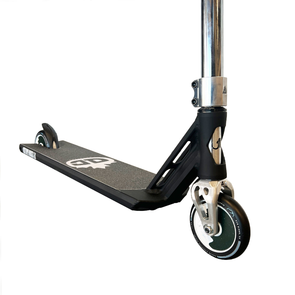 Fuzion X Trynyty Black Street Custom Scooter Close Up