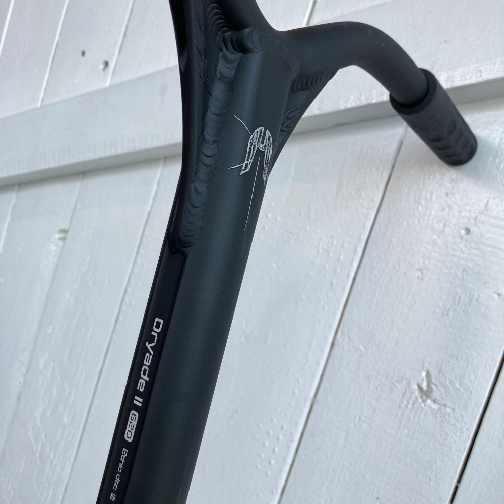 PARKmobile - Custom Scooter Oups we did it again. We chose the best parts to build the TOP park scooter out there. Starting with the lightest bars and grips, the Ethic DTC coupled with the ODI F1 grips. Following with the lightest park deck, the Pandemonium and using a combo of Oath Shadow fork and Triad Conspiracy clamp with an integrated top cap to maximize the length of the fork going in the bars for a stronger set-up! And Honeycore wheels. Obviously.