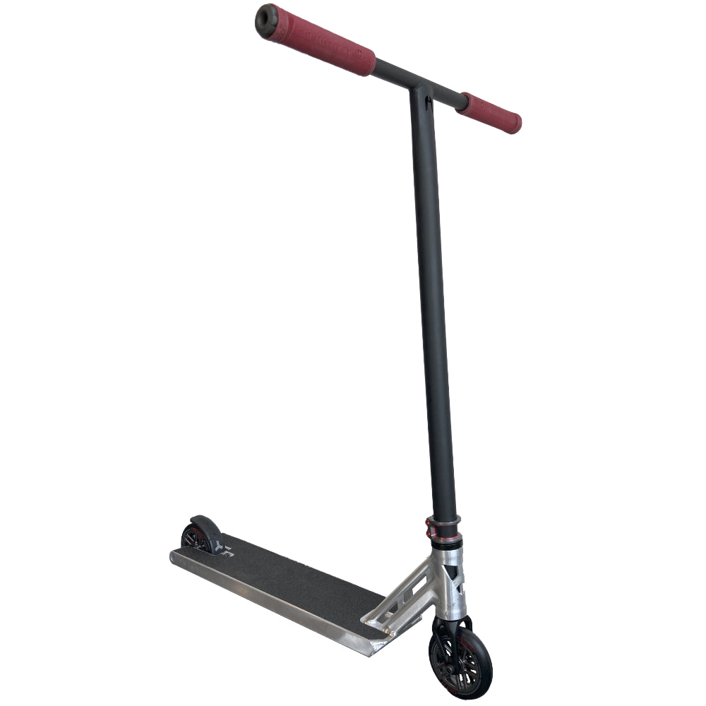 Pandoath Triad Custom Scooter The perfect hybrid scooter exist and it's right here! The ne Psychic V2 boxed deck with his innovative welded deckends and new extrusion to save weight without compromising strength. Keep the weight to strength ratio with an Ethic butted bar, Legion fork and Oath Binary wheels.