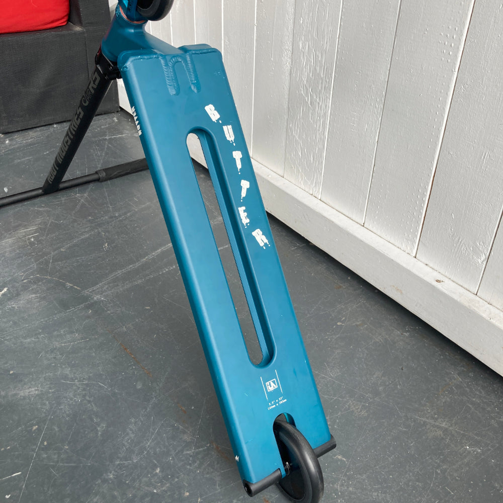 Root The Butter - Custom Scooter What happens when you take all the best Root Industries parts has to offer and mix it with the best boxed deck out there? BOOM a semi-custom built with prime parts and a top of the line deck usually only available after market. And all that at a reduced price.