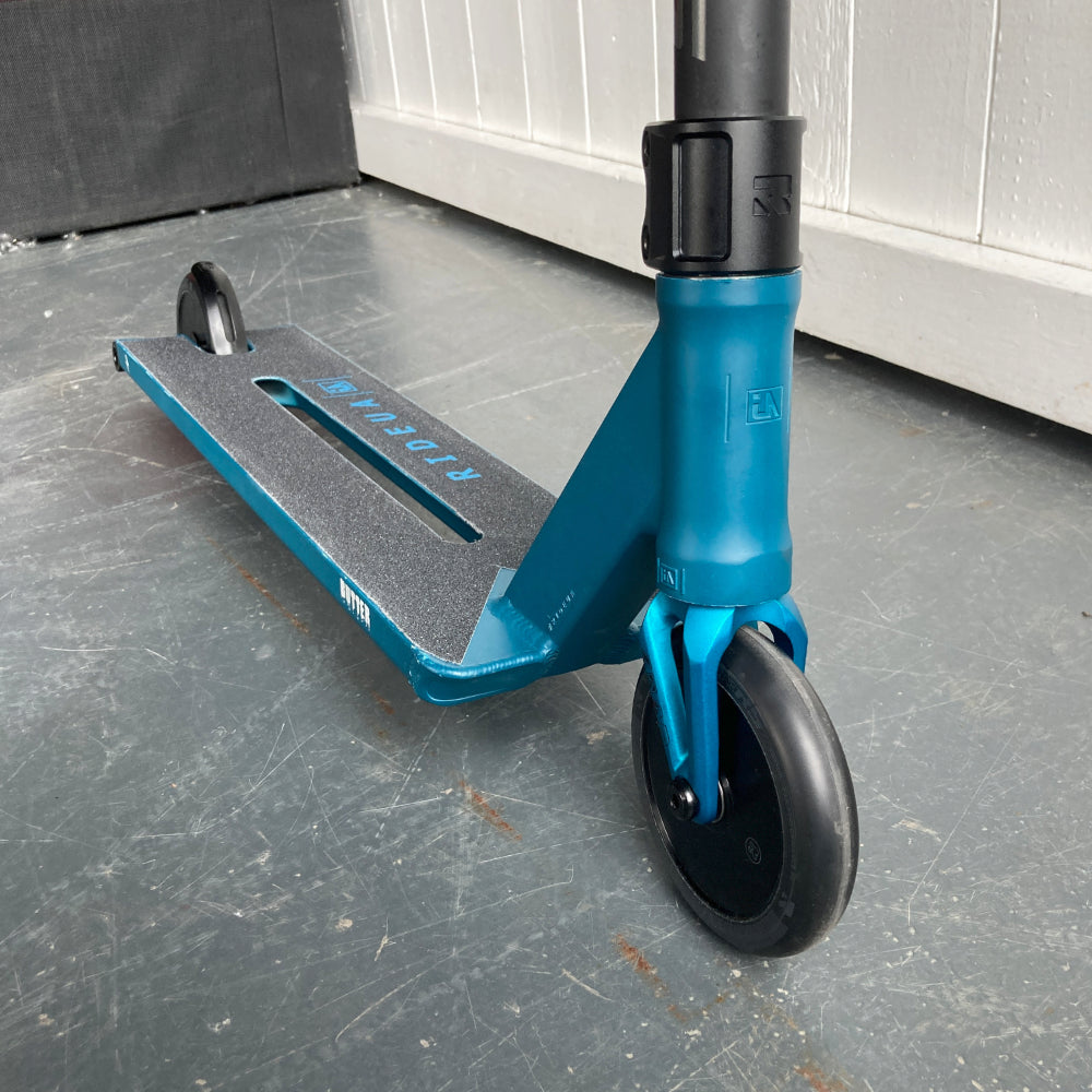 Root The Butter - Custom Scooter What happens when you take all the best Root Industries parts has to offer and mix it with the best boxed deck out there? BOOM a semi-custom built with prime parts and a top of the line deck usually only available after market. And all that at a reduced price.