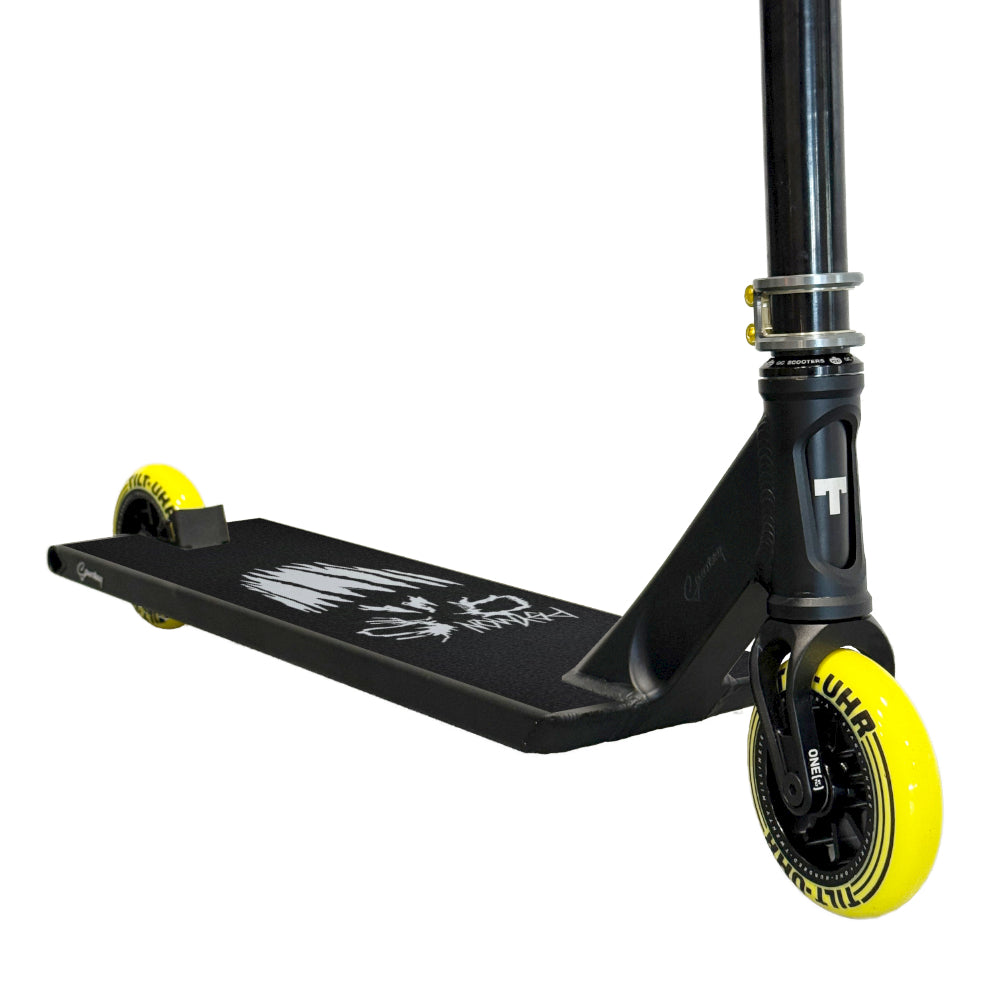 The Wiz Custom Scooter Close Up With Tilt 120x30mm UHR Wheels. Oath Carcass clamp, Tilt Stage One Fork