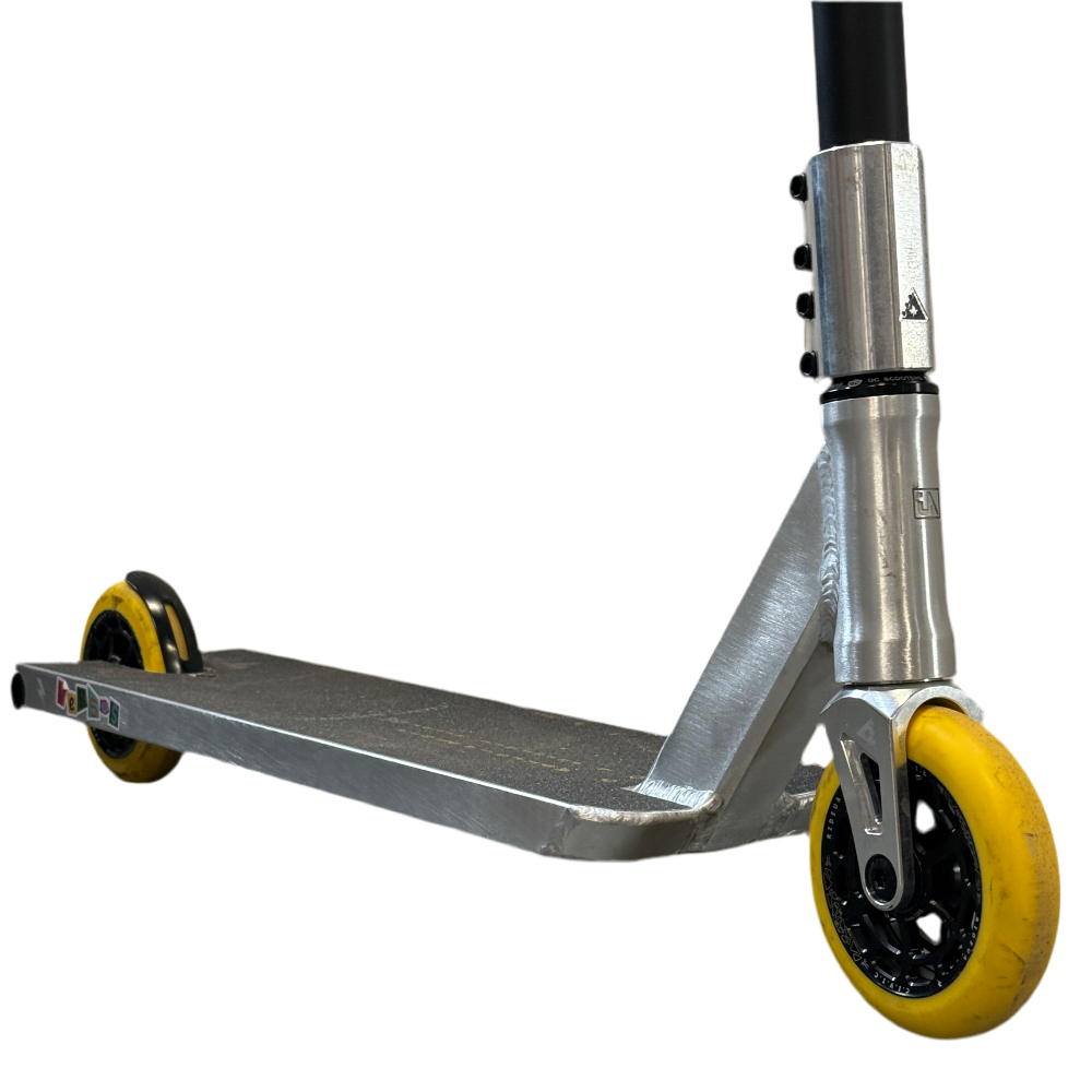 The Highlighter Custom Scooter (USED) Close-Up