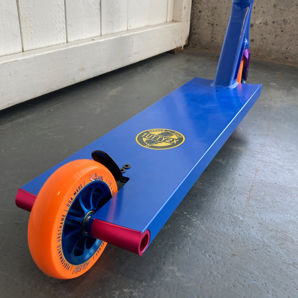 Tutty Fruity Custom Freestyle Scooter Freshness as a scooter and it's that one. Big, strong, flashy, everything you'll need to show off at your local street spots. From the North Scooters Horizon deck to the River Rapids 115x30mm, this scooter screams STREET. We also added little off innovations with the Triad TUC fork and Felon butted bars to save weight where you can. Back