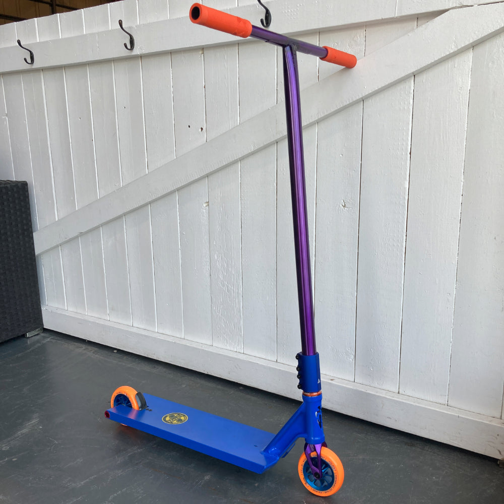 Tutty Fruity Custom Freestyle Scooter Freshness as a scooter and it's that one. Big, strong, flashy, everything you'll need to show off at your local street spots. From the North Scooters Horizon deck to the River Rapids 115x30mm, this scooter screams STREET. We also added little off innovations with the Triad TUC fork and Felon butted bars to save weight where you can. Full