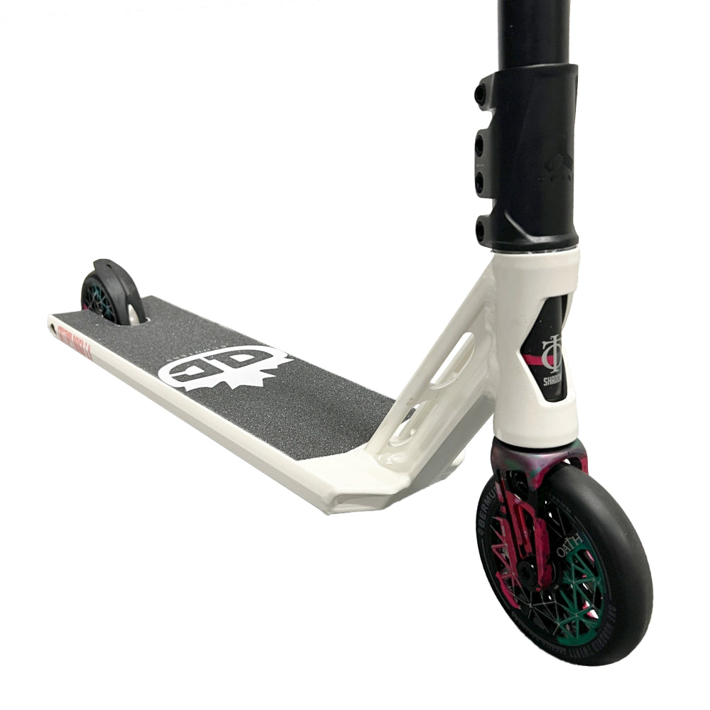 Fuzion Essence White Green Pink Black - Custom Scooter Close Up