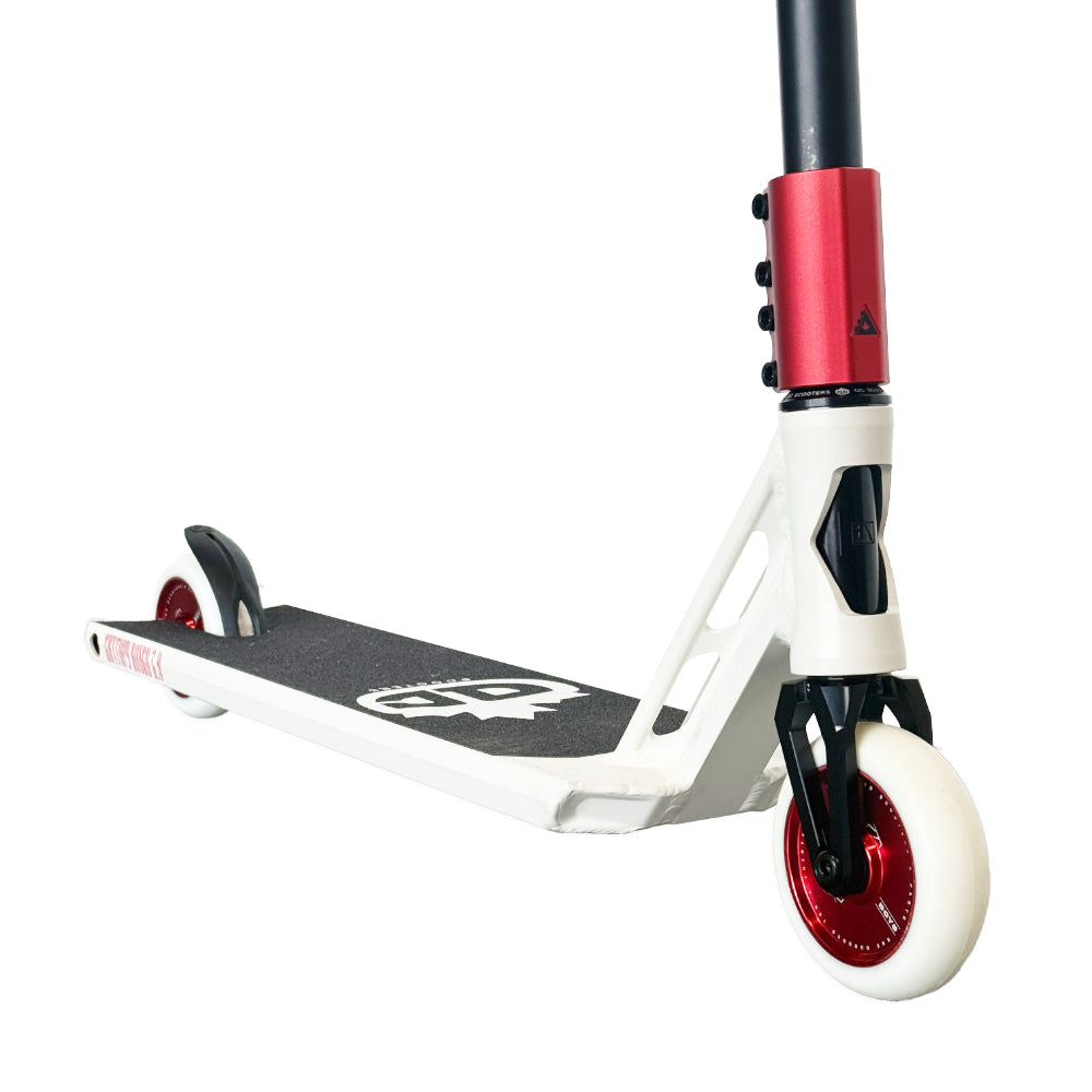 Fuzion X Trynyty 2.0 White Street Custom Scooter Close Up