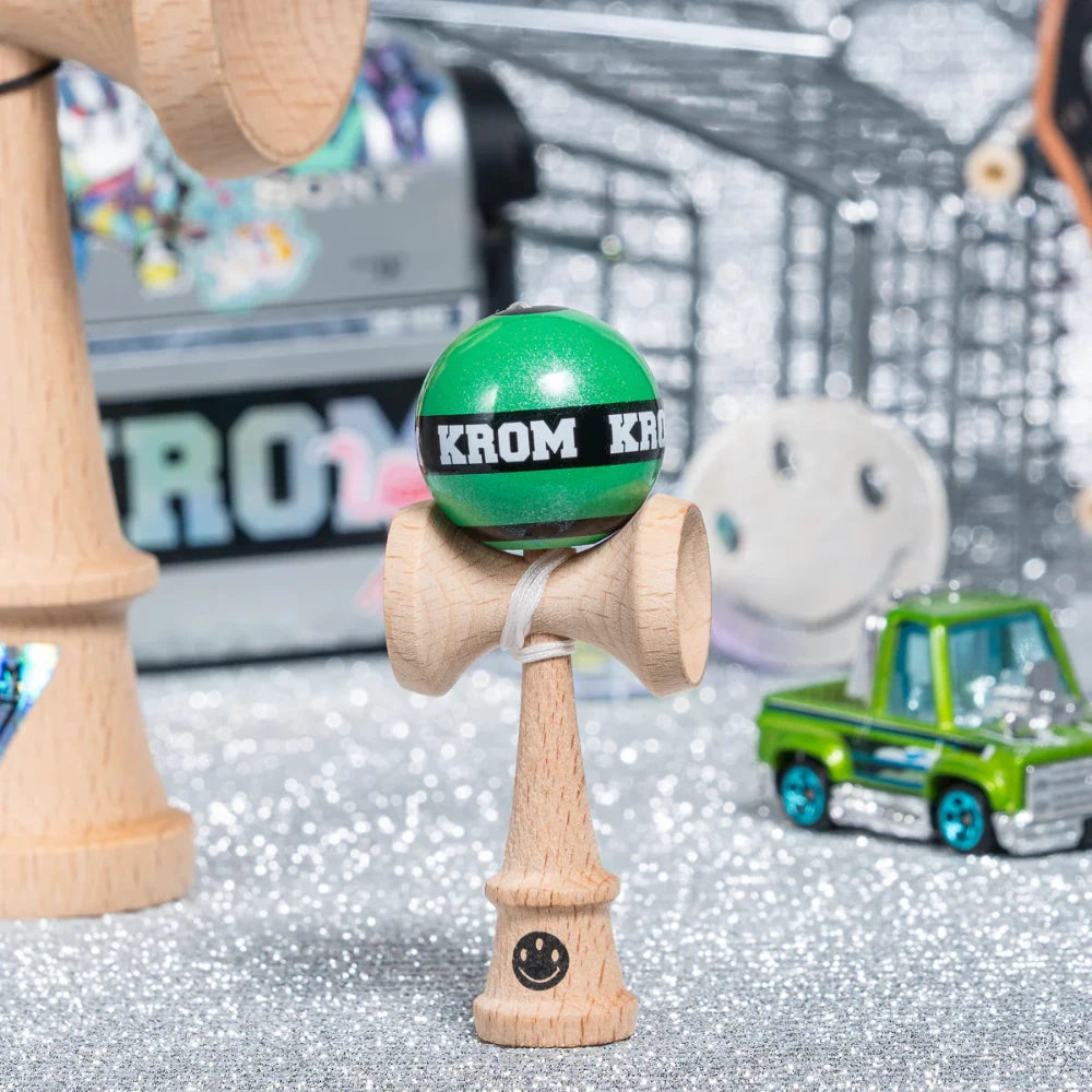 Krom Mikro Kendama Dark Green Lifestyle