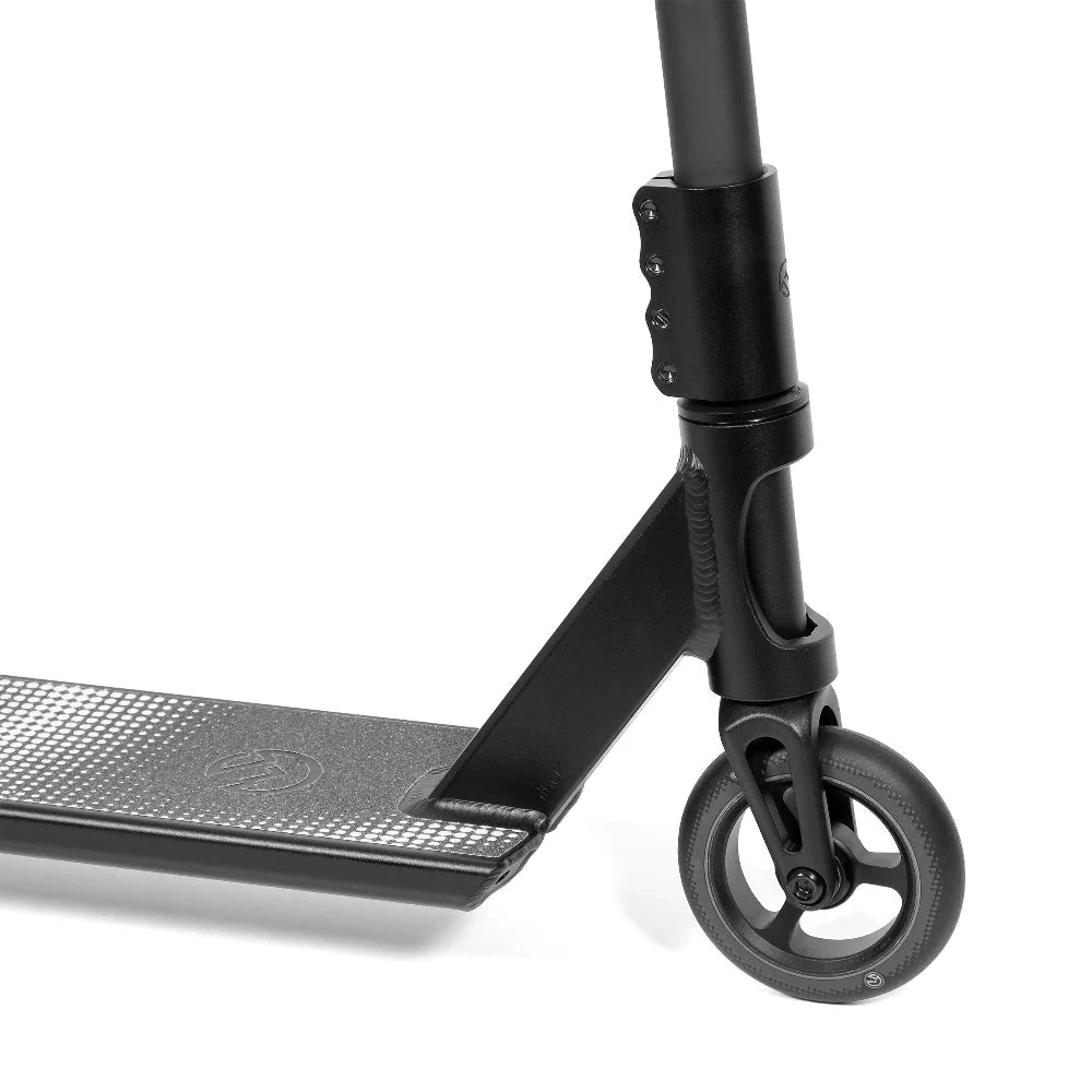 North Scooters Satisfact G5 Complete Scooter Front Close Up With Nova Fork, Index Wheel And SCS Compression System