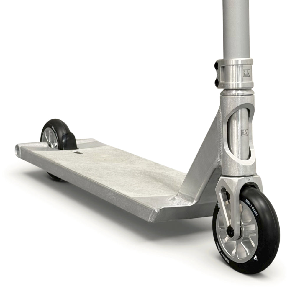 VS RRRrrrraw!!! V5 Custom Complete Pro Scooter Close Up