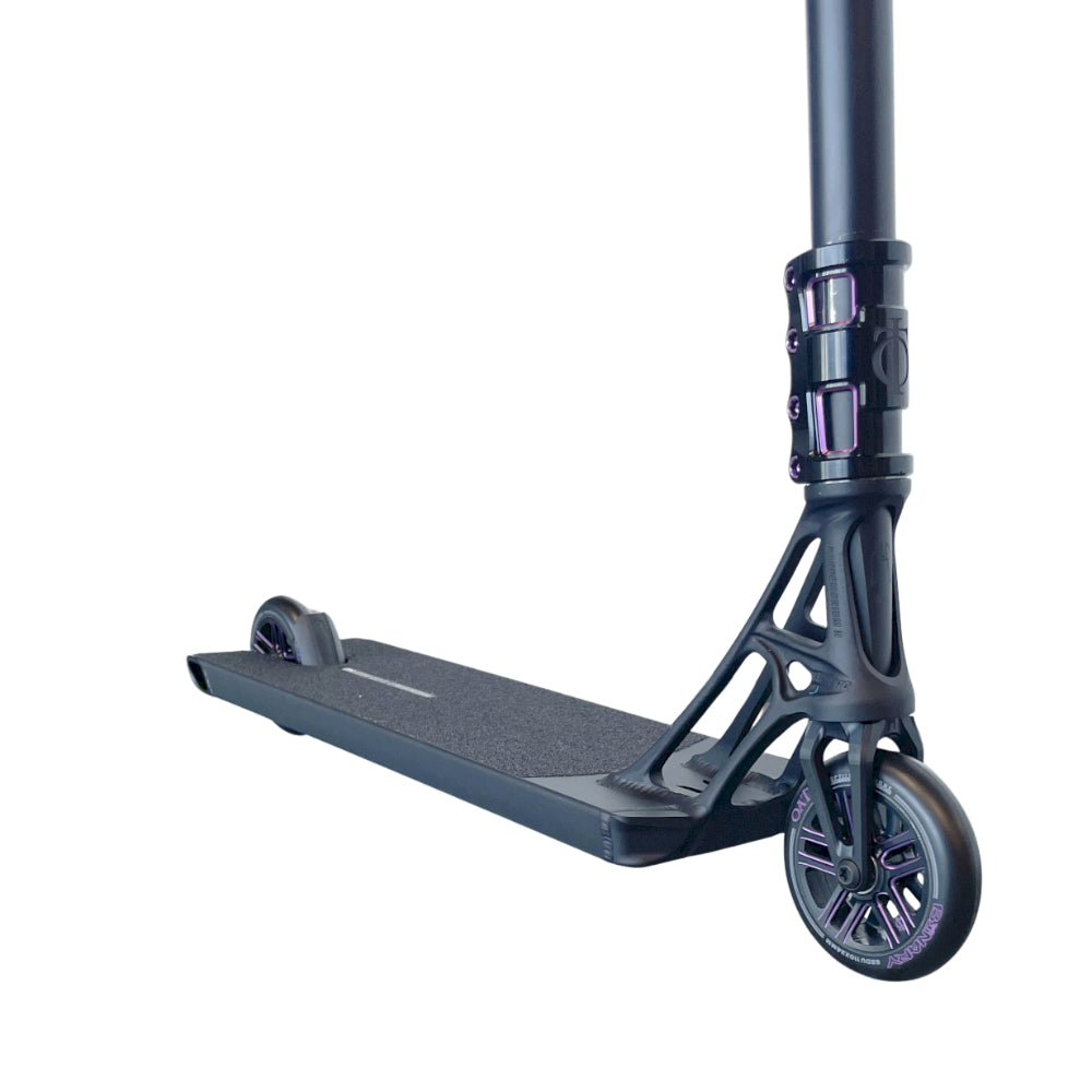 VS Treacherous Custom Scooter Close Up