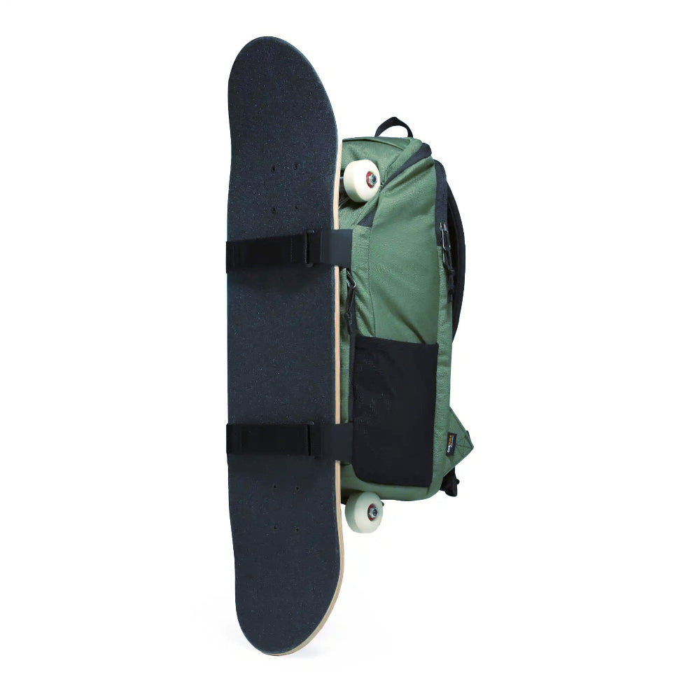 Vans Obstacle Skatepack Bag Bistro Green skateobard holding straps