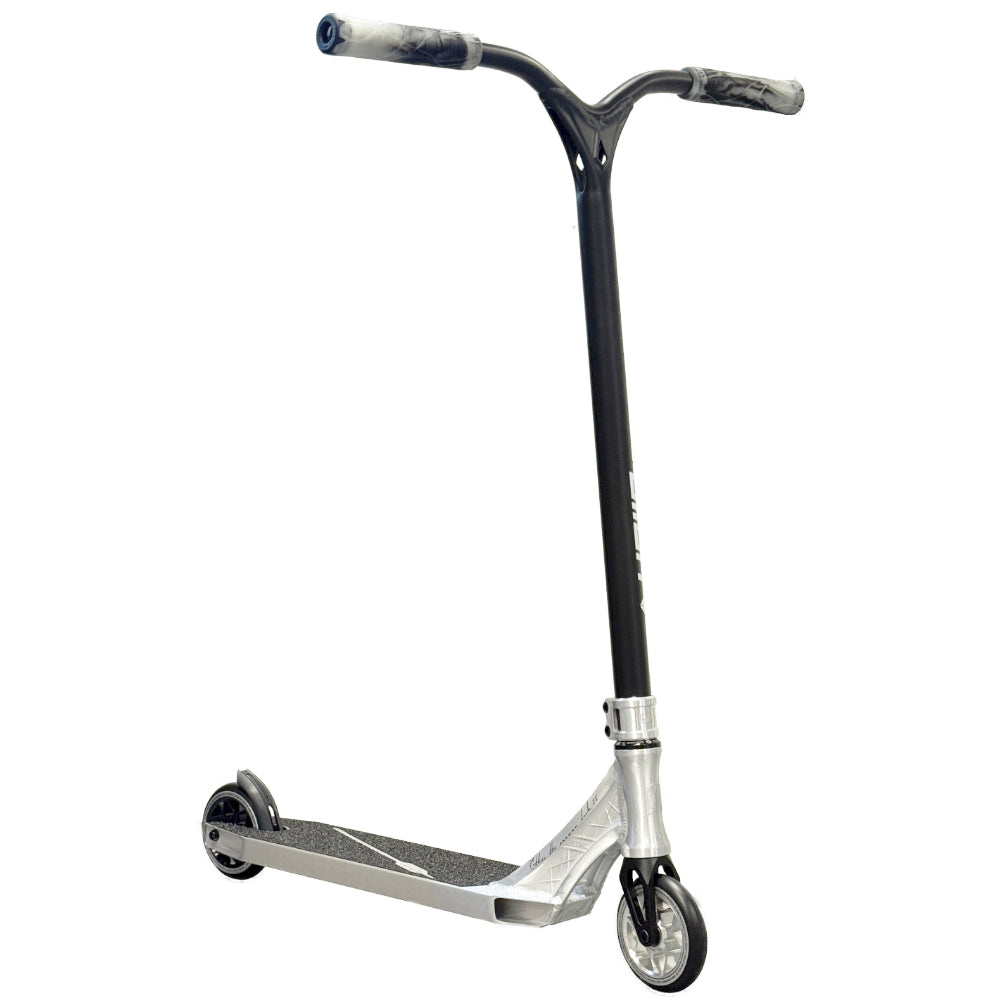 Yin Yang Union Custom Scooter with aluminium bars, Urbanartt Civic clamp and Erawan V2 scooter deck