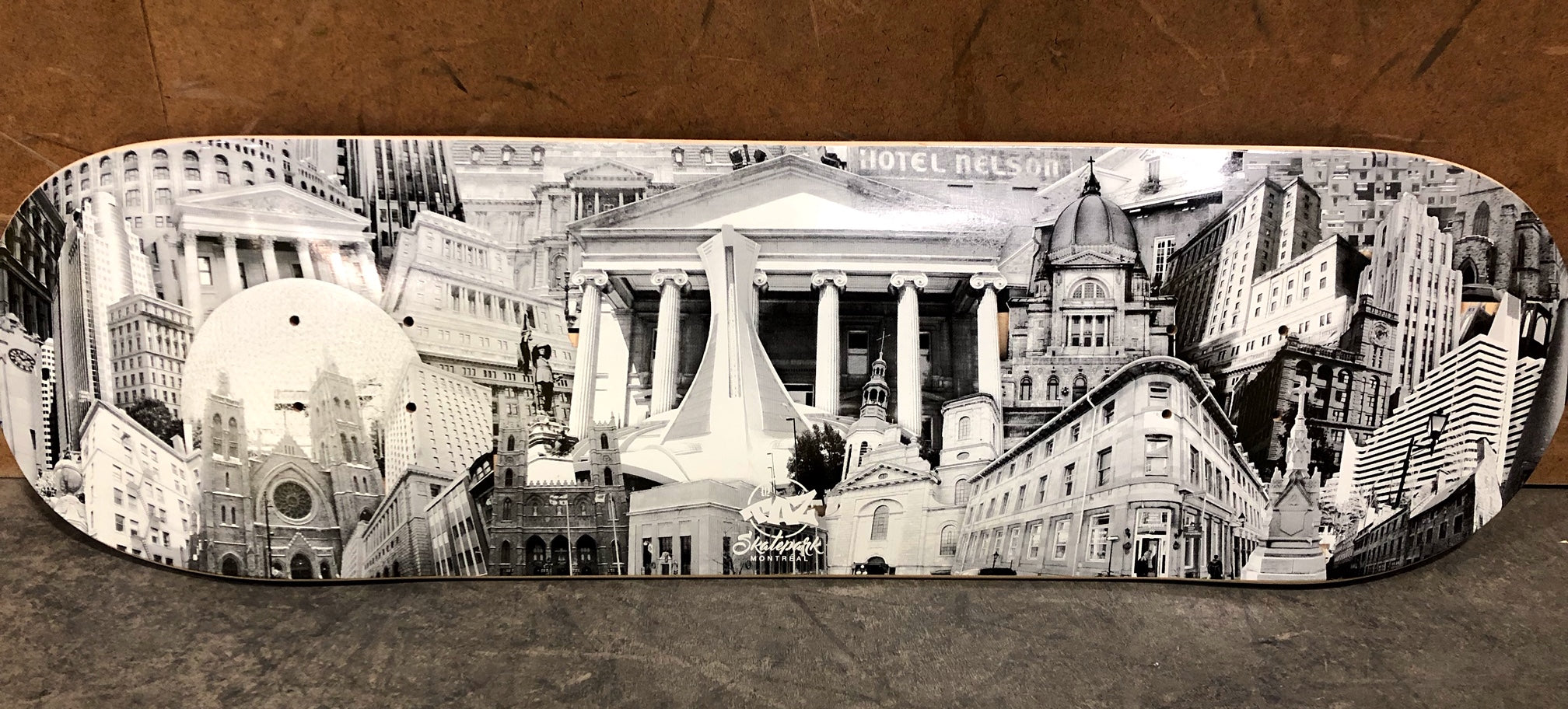 Le TAZ Les Monuments 8.0 - Skateboard Deck