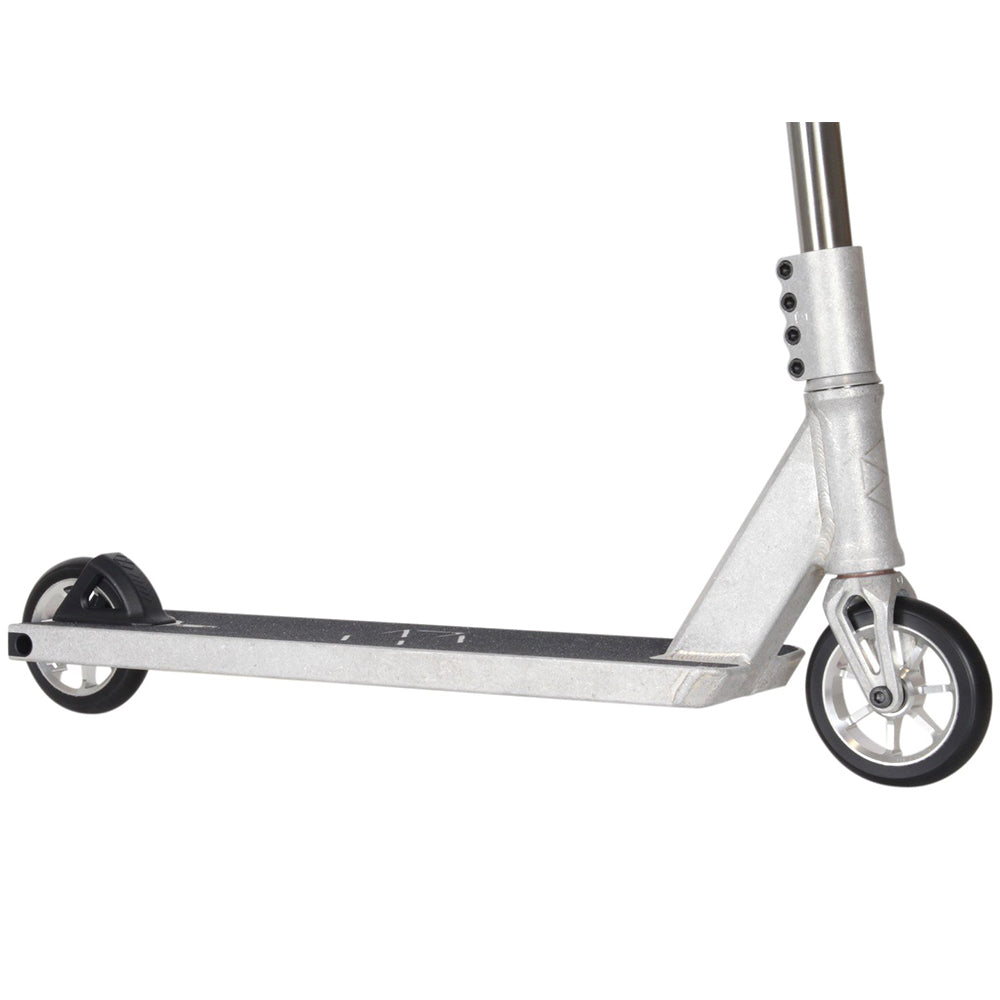 Native Stem Medium - Scooter Complete Close Up Native Stem Raw Freestyle Street Scooter Complete Close Up Angle