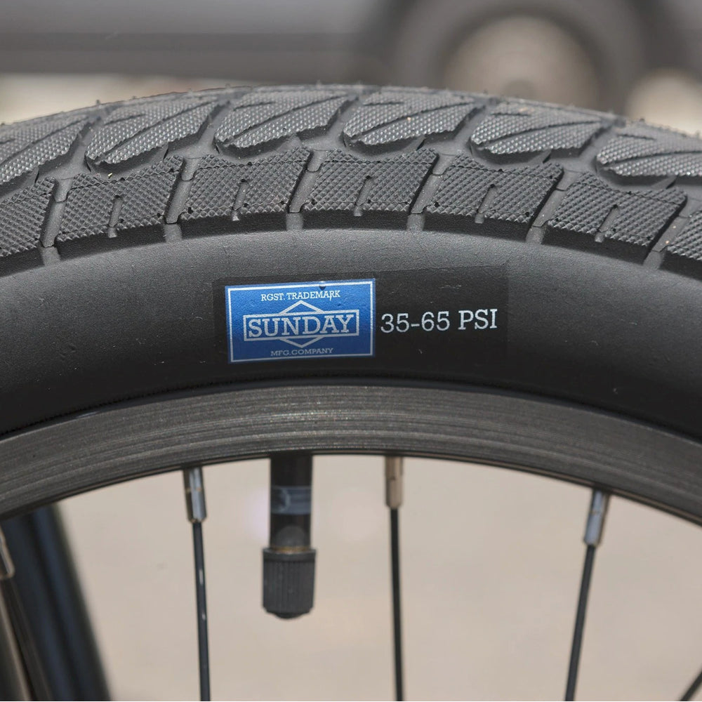 Sunday Primer 18" Gloss Black 2022 - BMX Complete Current V2 Tires